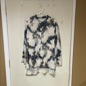 NWOT Chico's Tie-Dye Button-Front Blouse in Blue and Cream with Taupe Accents